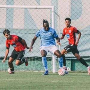 星空体育-0比1！深圳新鹏城输给泰超球队，高调引援提前宣告失败？球迷热议|热身赛|泰港|阿代米|中超|沧州雄狮_新浪体育_新浪新闻