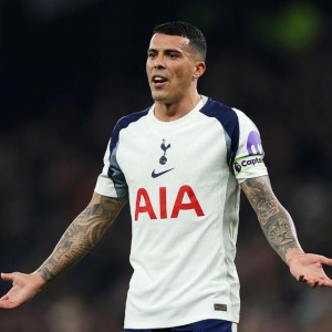 星空体育官方网站-濒临降级！热刺内讧：4000万队长不满被换下，狂喷主帅+怒摔水瓶