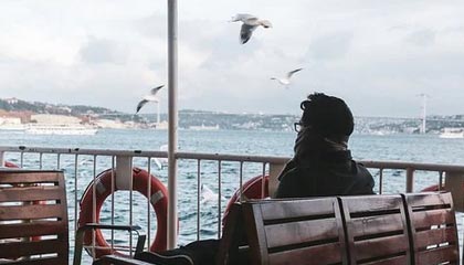 星空体育-澳大利亚站结束直接飞，维斯塔潘乘私人飞机清晨抵达虹桥，上海进入F1 时间！